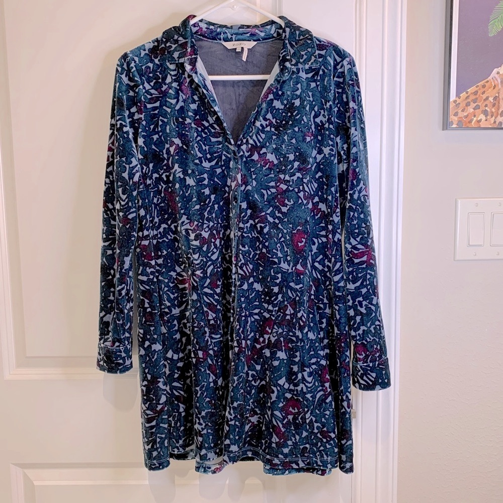 ZOZO Stretch Velvet Blue Floral Tunic Size Medium